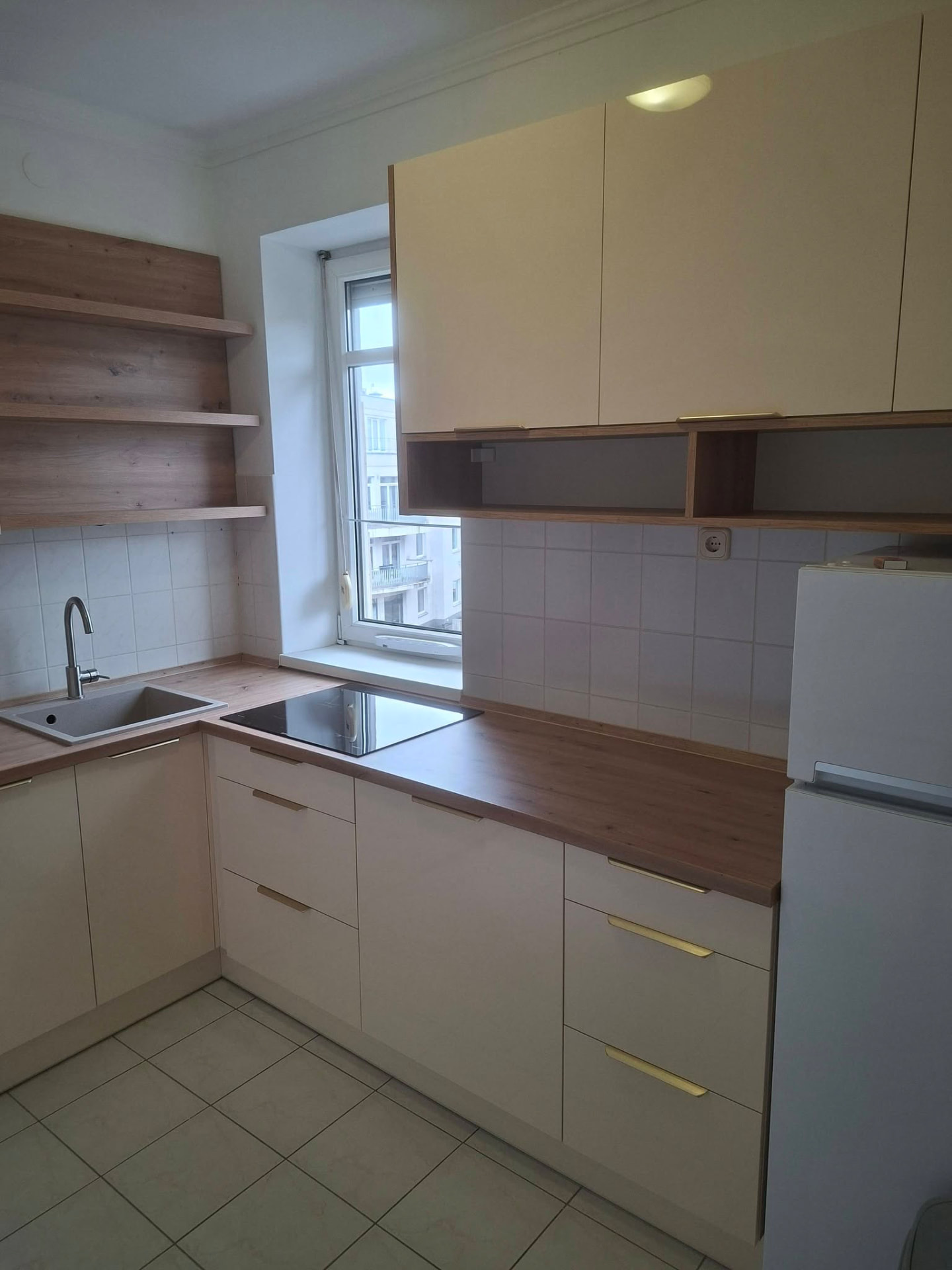 Krémszínű konyha – saját munkám